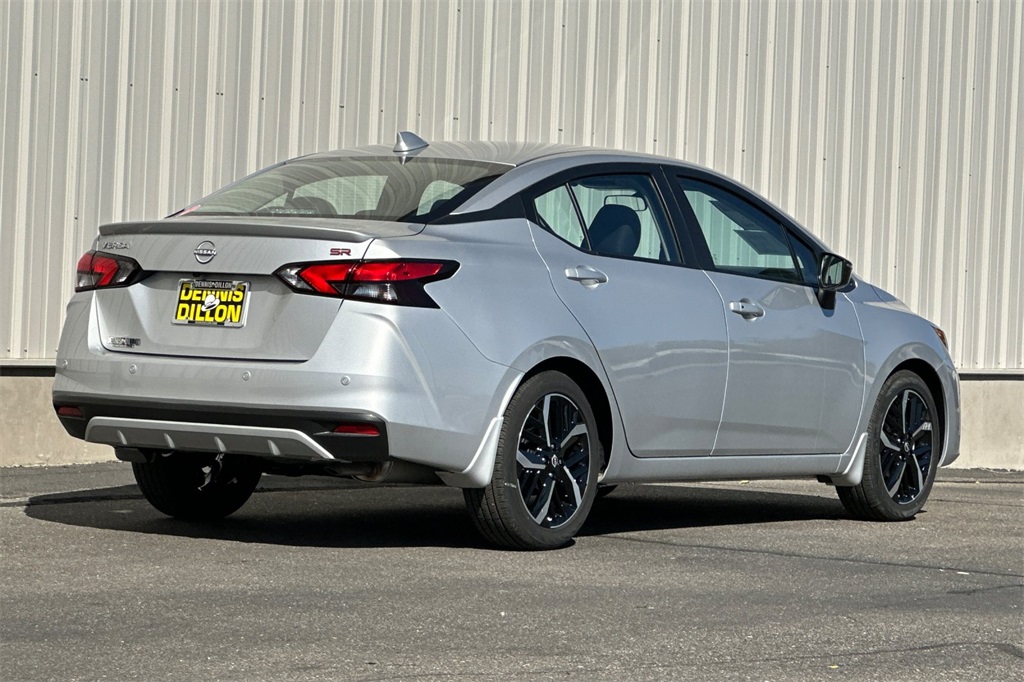 2025 Nissan Versa 1.6 SR photo 4