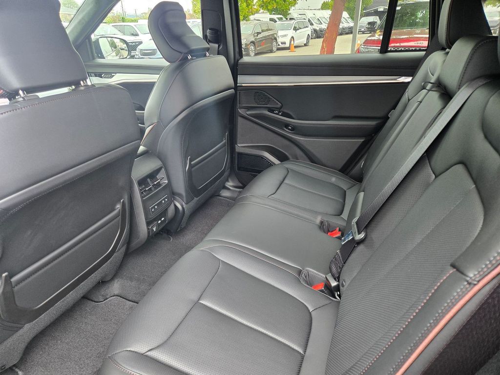 2025 Jeep Wagoneer S Launch Edition photo 3