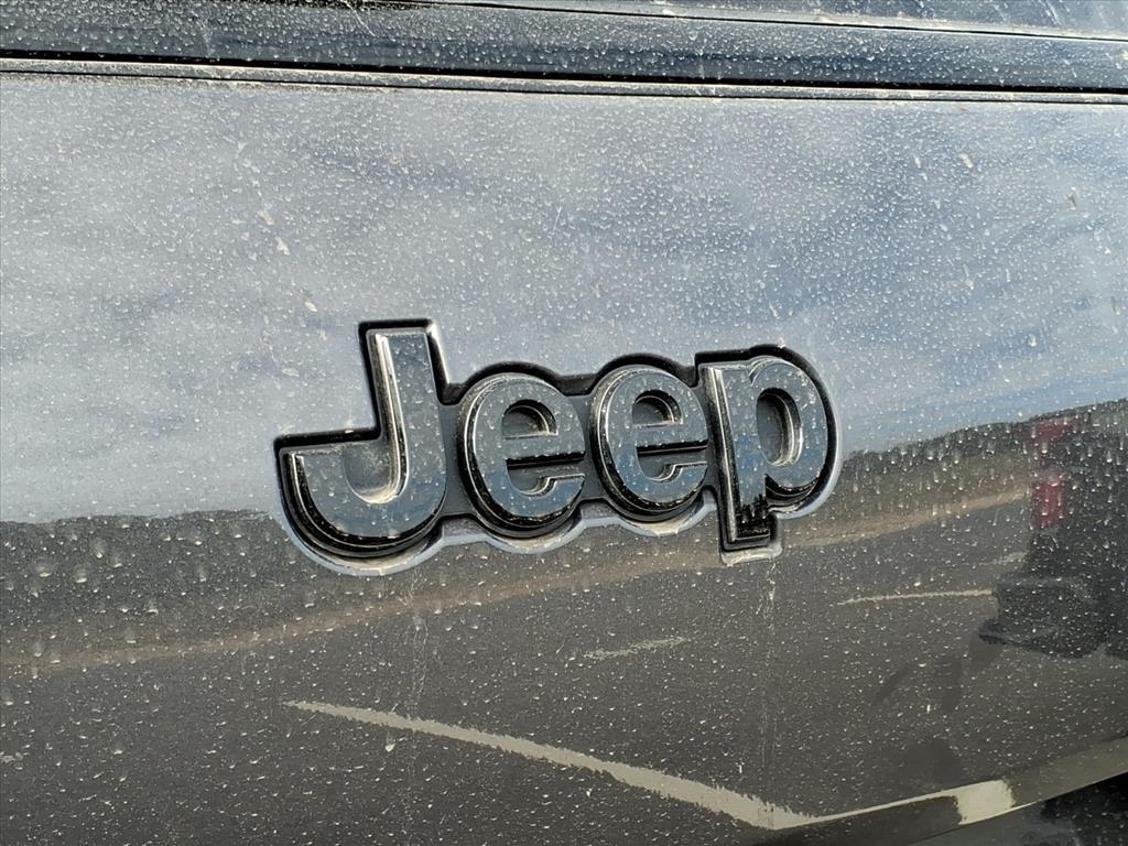 2025 Jeep Grand Cherokee Limited photo 9