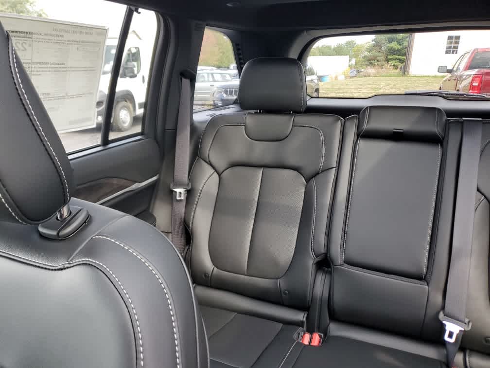 2025 Jeep Grand Cherokee Limited photo 13