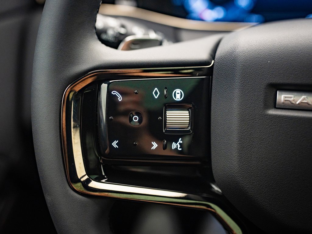 2026 Land Rover Range Rover Evoque Dynamic SE photo 21
