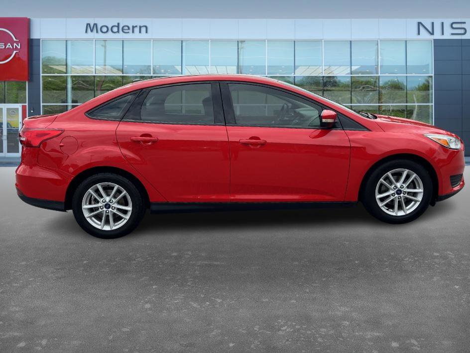 2017 Ford Focus SE photo 4