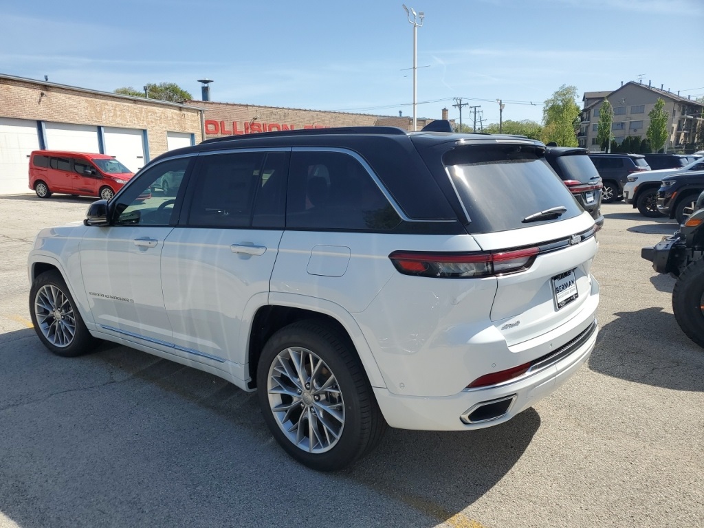 2025 Jeep Grand Cherokee Summit photo 4