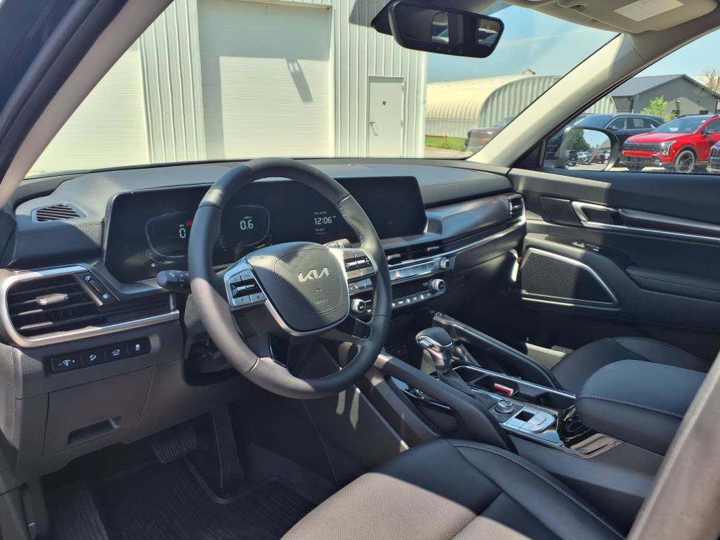 2025 Kia Telluride S photo 16