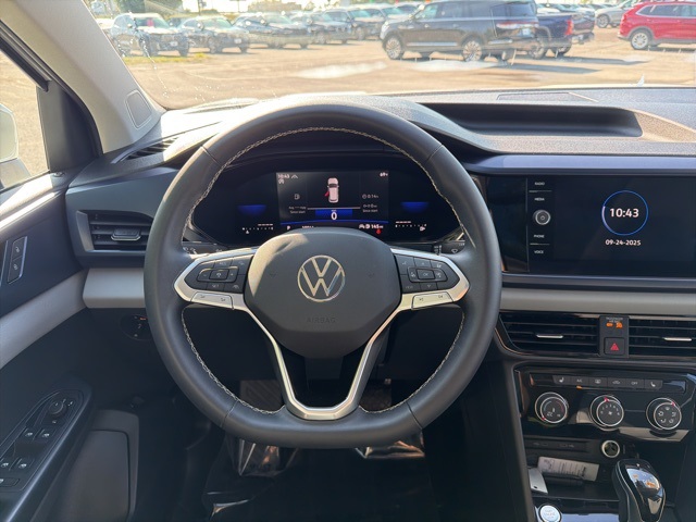 2023 Volkswagen Taos SE photo 12
