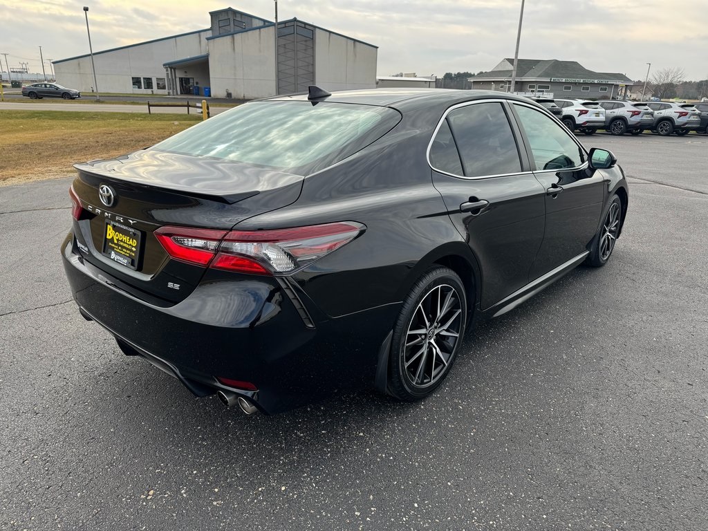2021 Toyota Camry SE photo 3