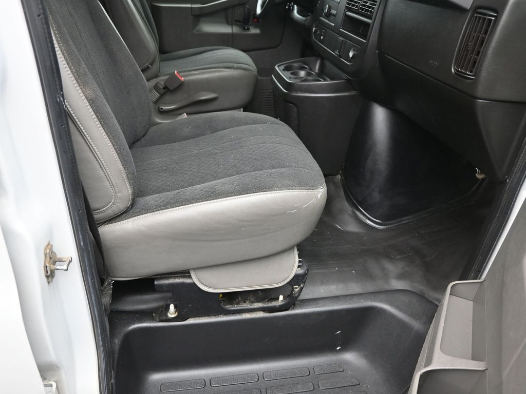 2020 Gmc Savana Cargo 2500 photo 2