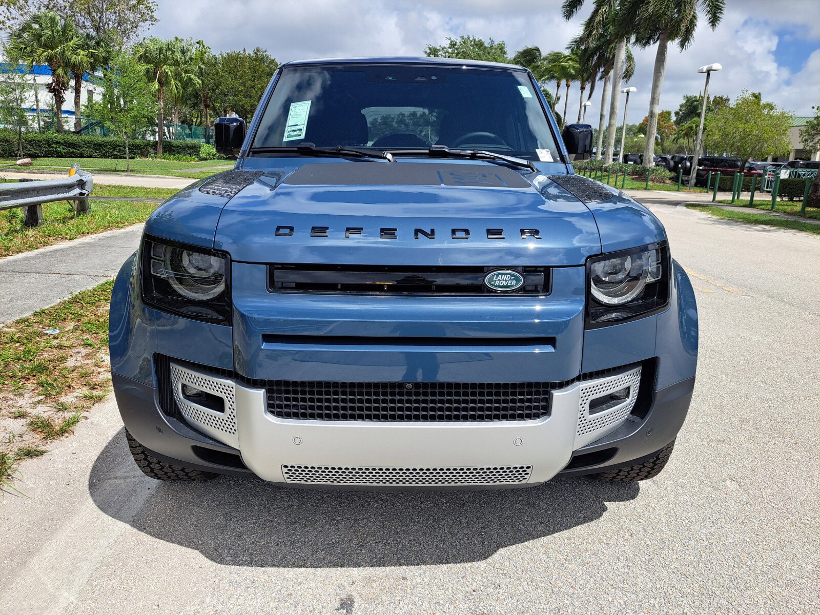2025 Land Rover Defender 110 S photo 5
