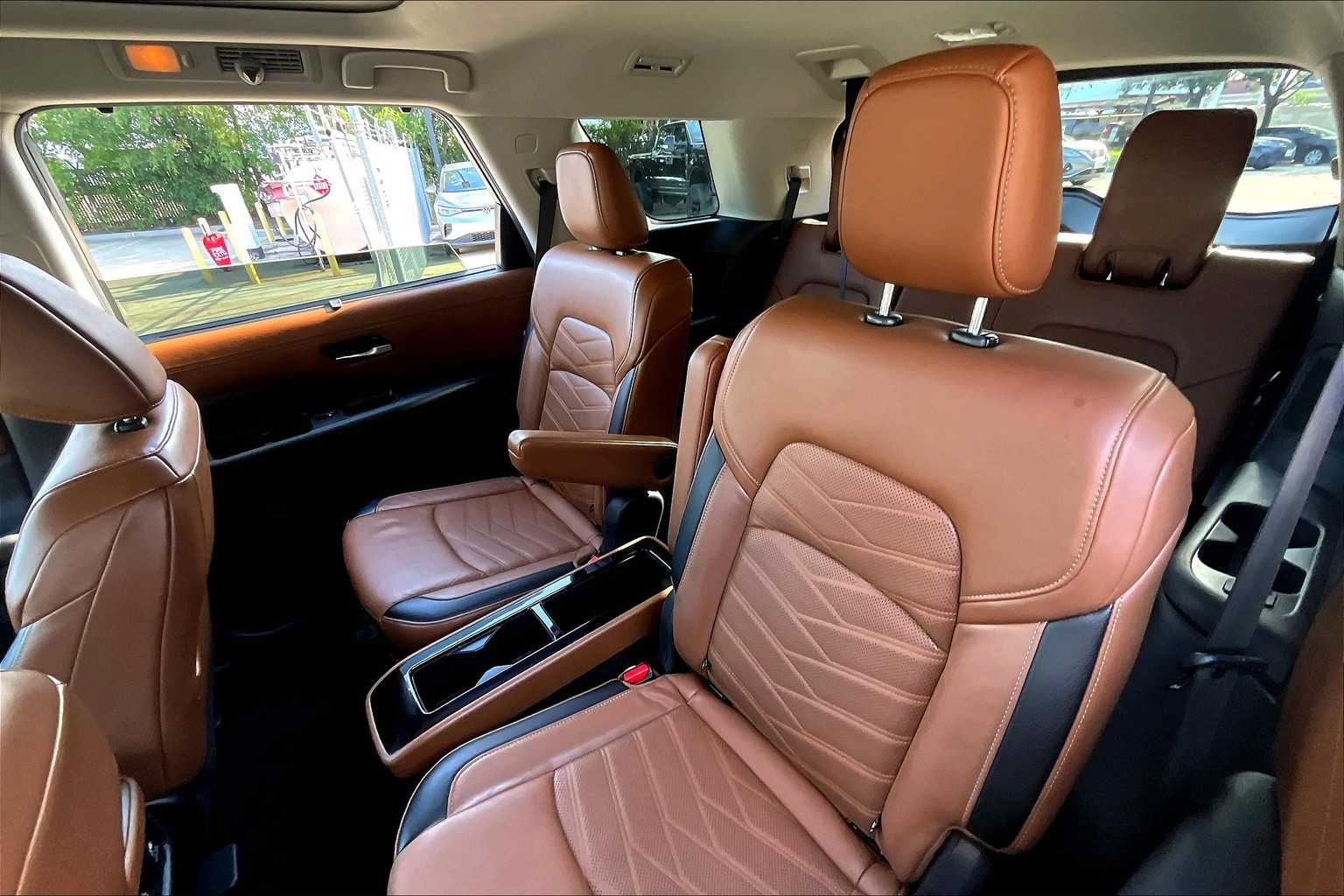 2022 Nissan Pathfinder Platinum photo 16