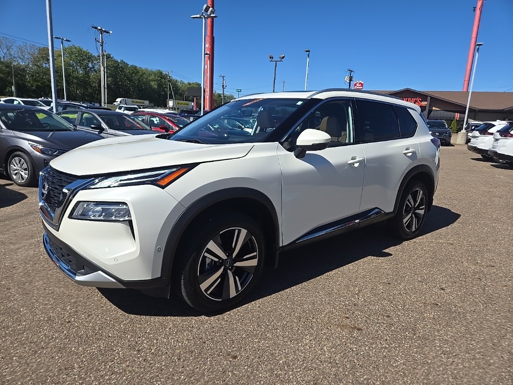 2023 Nissan Rogue Platinum photo 3