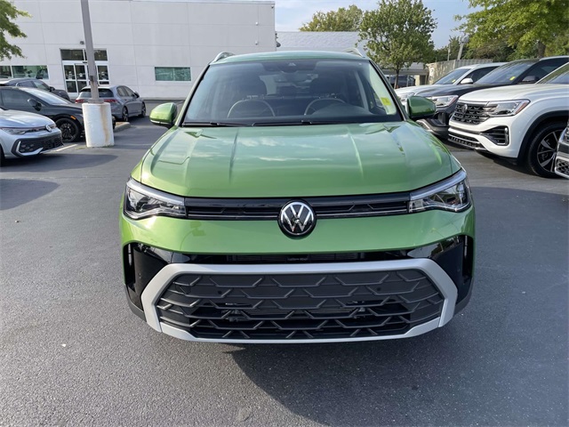 2025 Volkswagen Taos SE photo 2