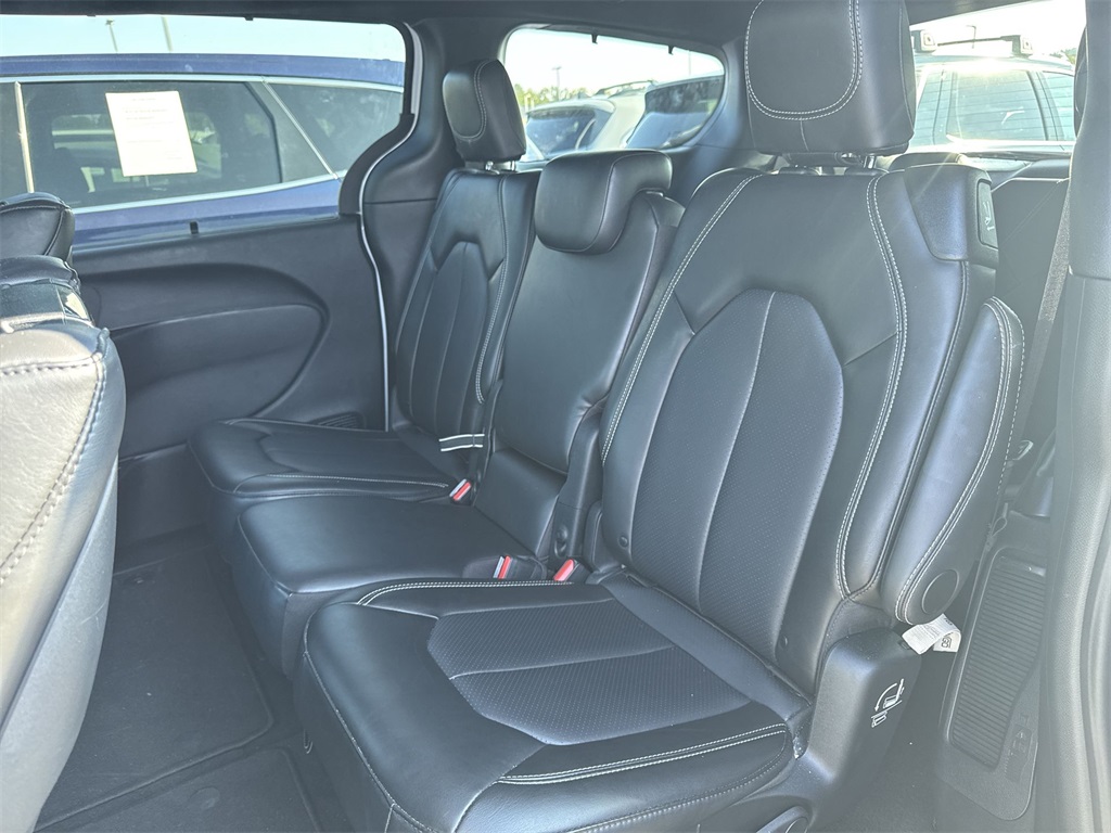 2024 Chrysler Pacifica Touring L photo 25