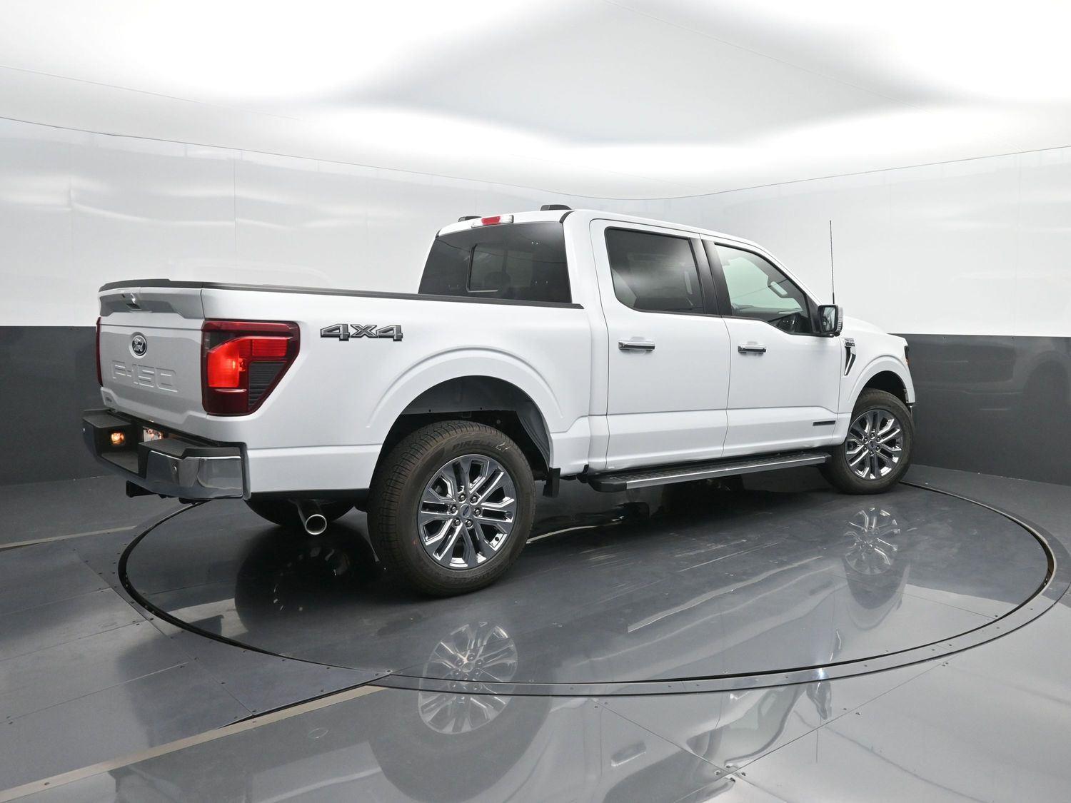 2025 Ford F-150 XLT photo 2
