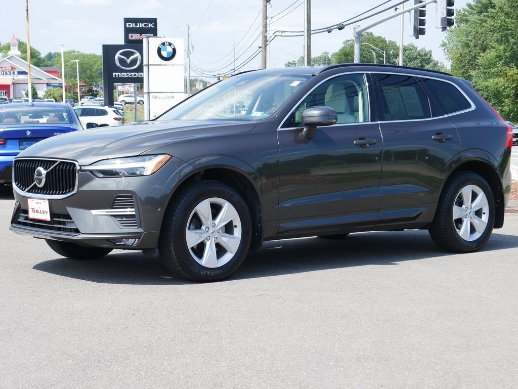 2022 Volvo XC60 B5 Momentum photo 3