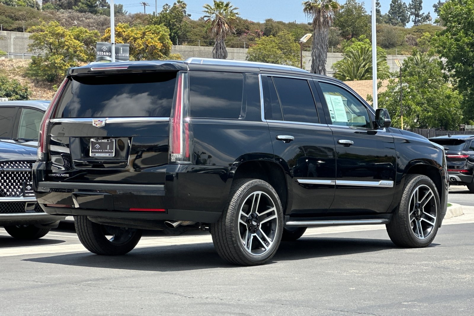 2019 Cadillac Escalade Premium Luxury photo 3