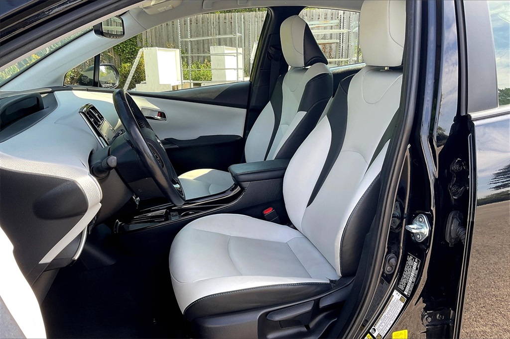 2021 Toyota Prius XLE AWD-e photo 22