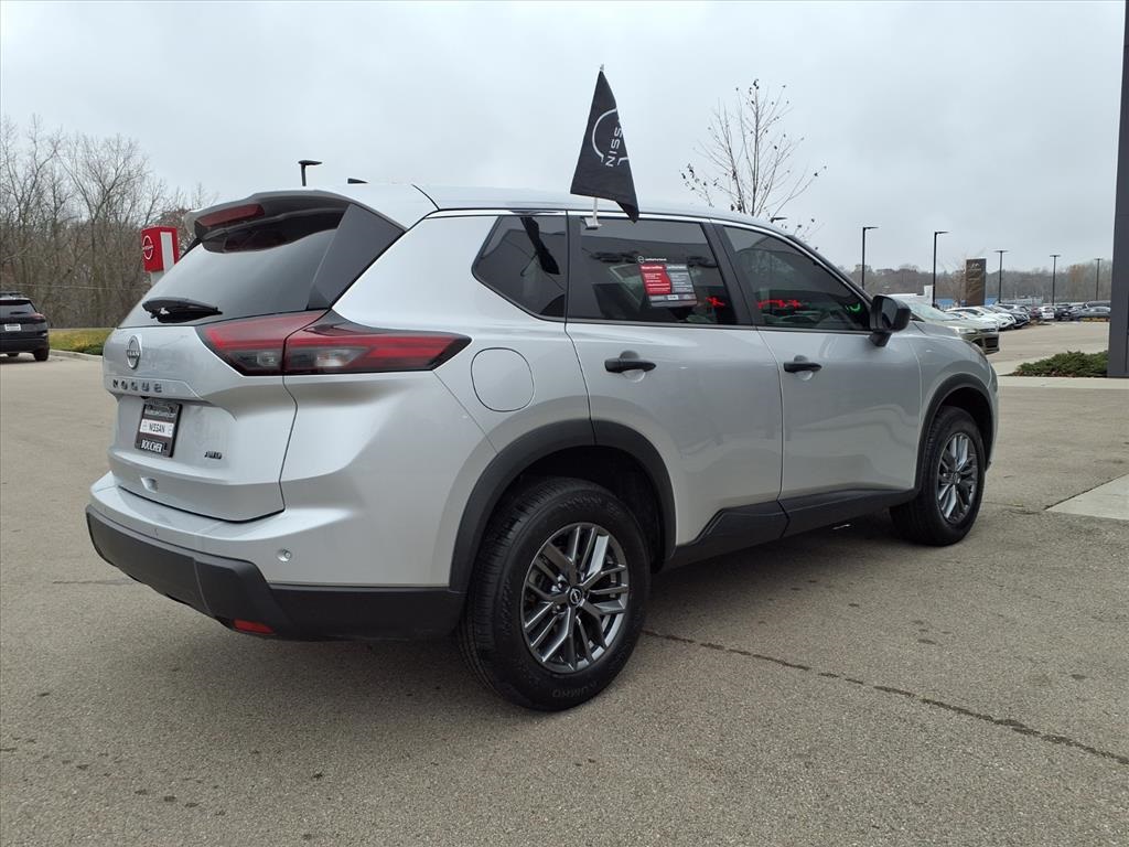2024 Nissan Rogue S photo 3