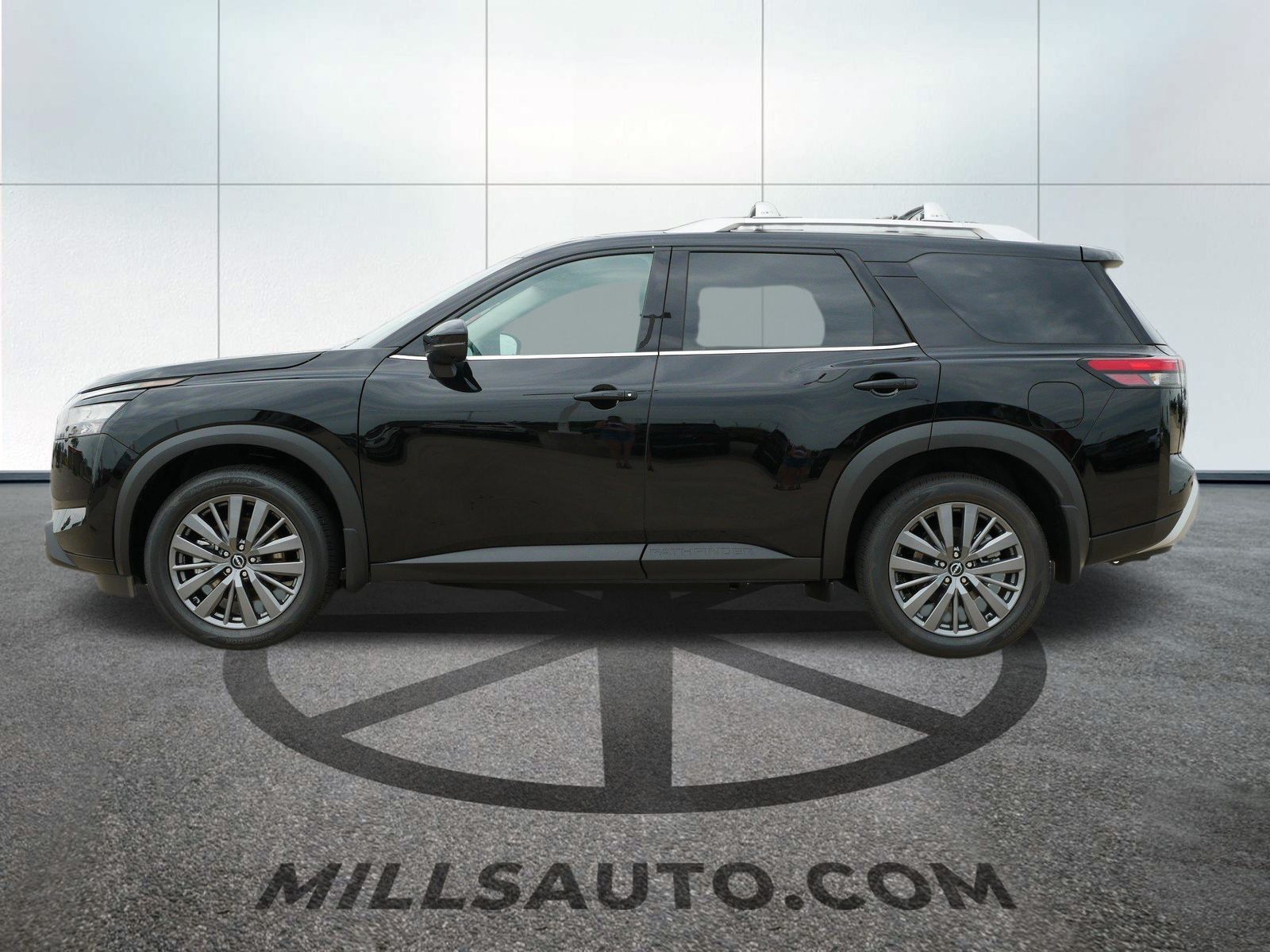 2025 Nissan Pathfinder SL photo 2