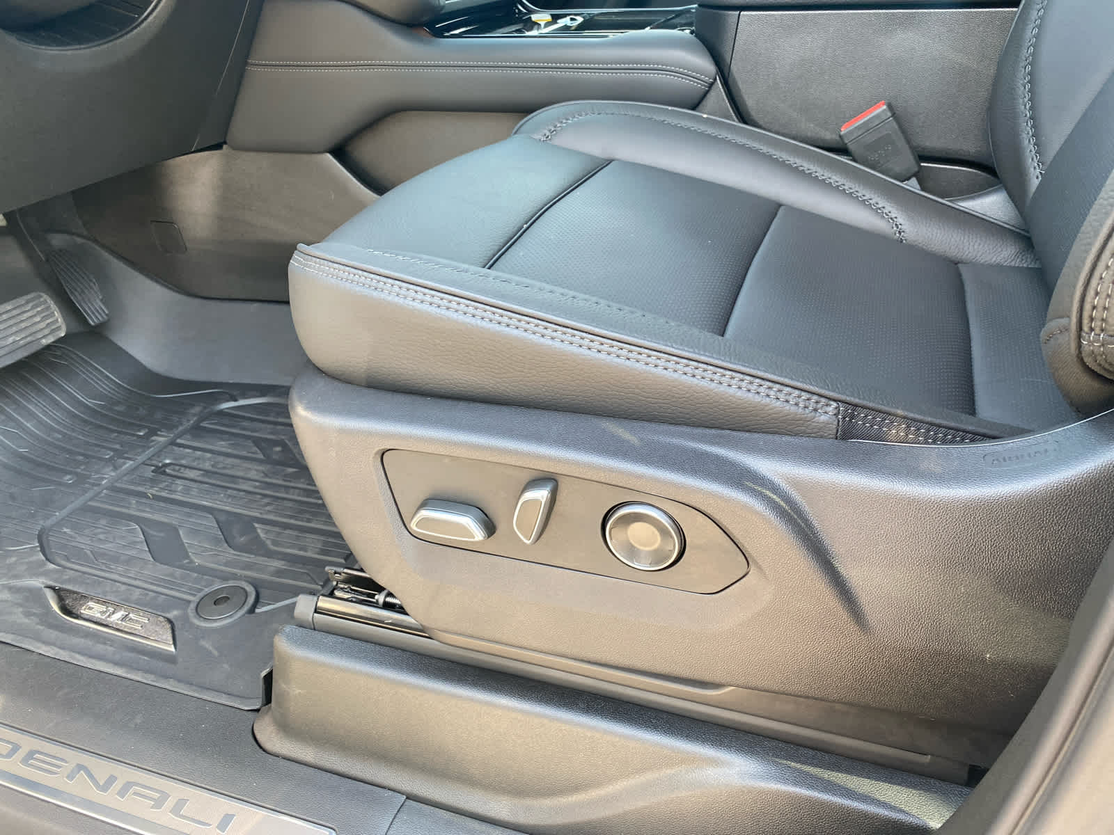 2025 Gmc Yukon XL Denali photo 13