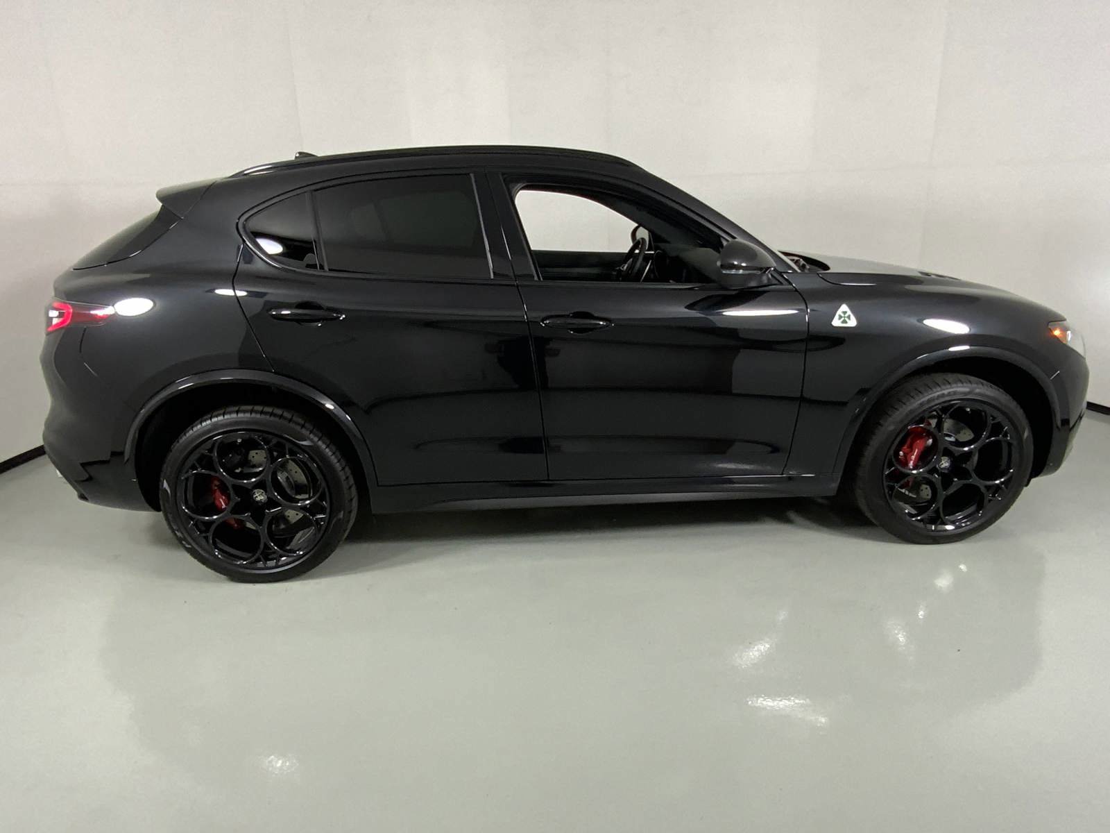 2024 Alfa Romeo Stelvio Quadrifoglio photo 3