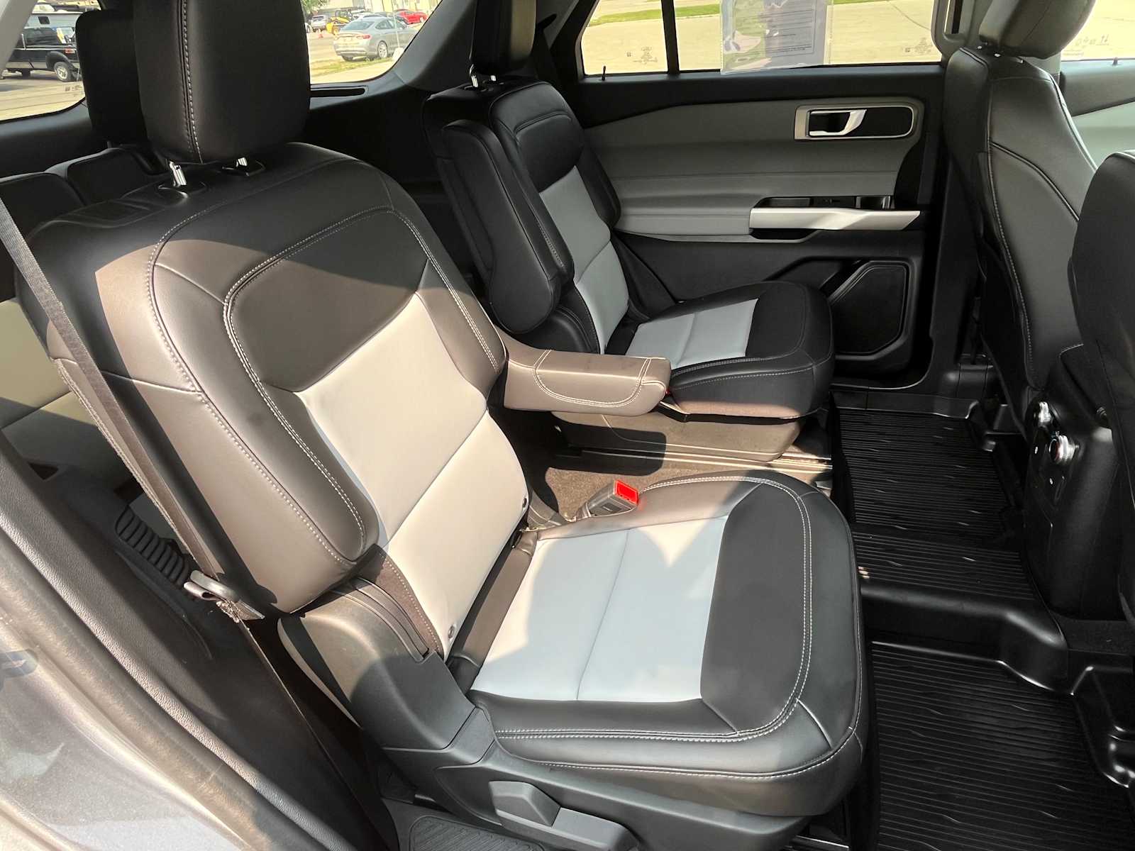 2023 Ford Explorer XLT photo 12