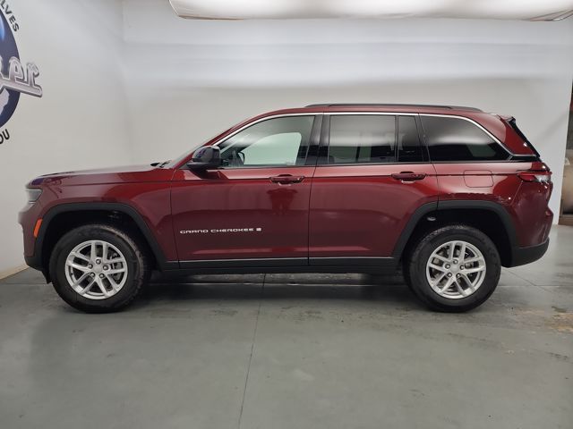 2025 Jeep Grand Cherokee Laredo X photo 2
