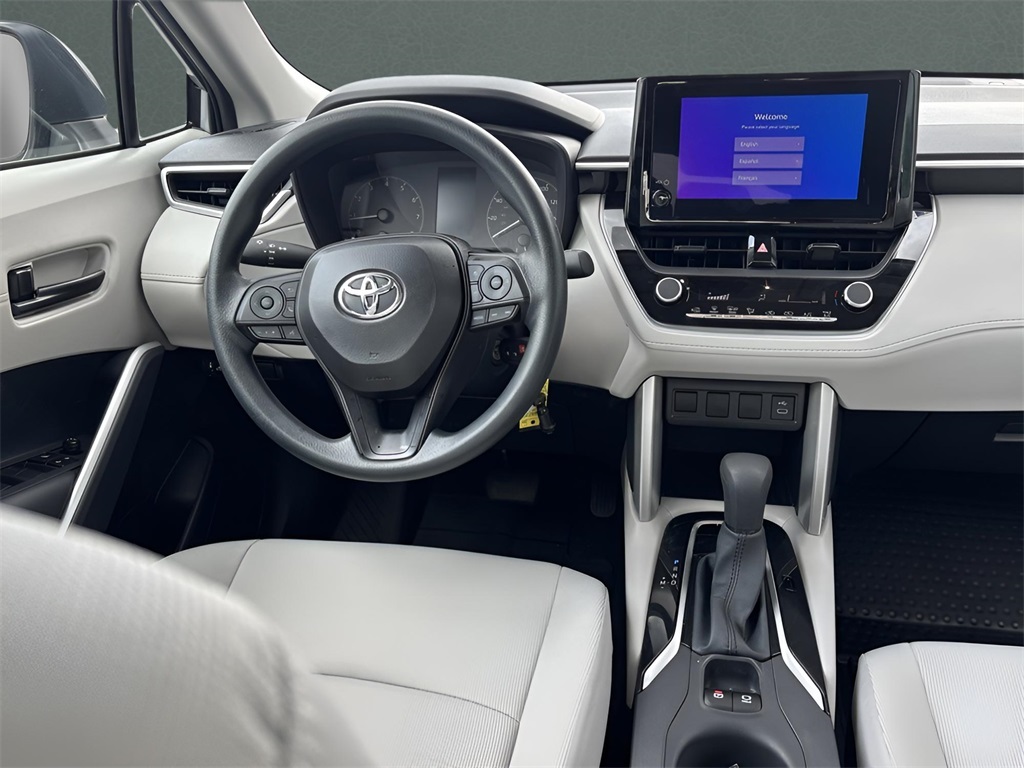 2025 Toyota Corolla Cross L photo 16