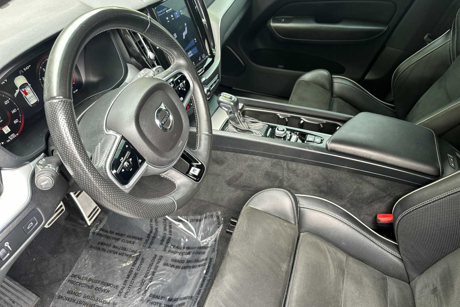 2018 Volvo XC60 T6 R-Design photo 10