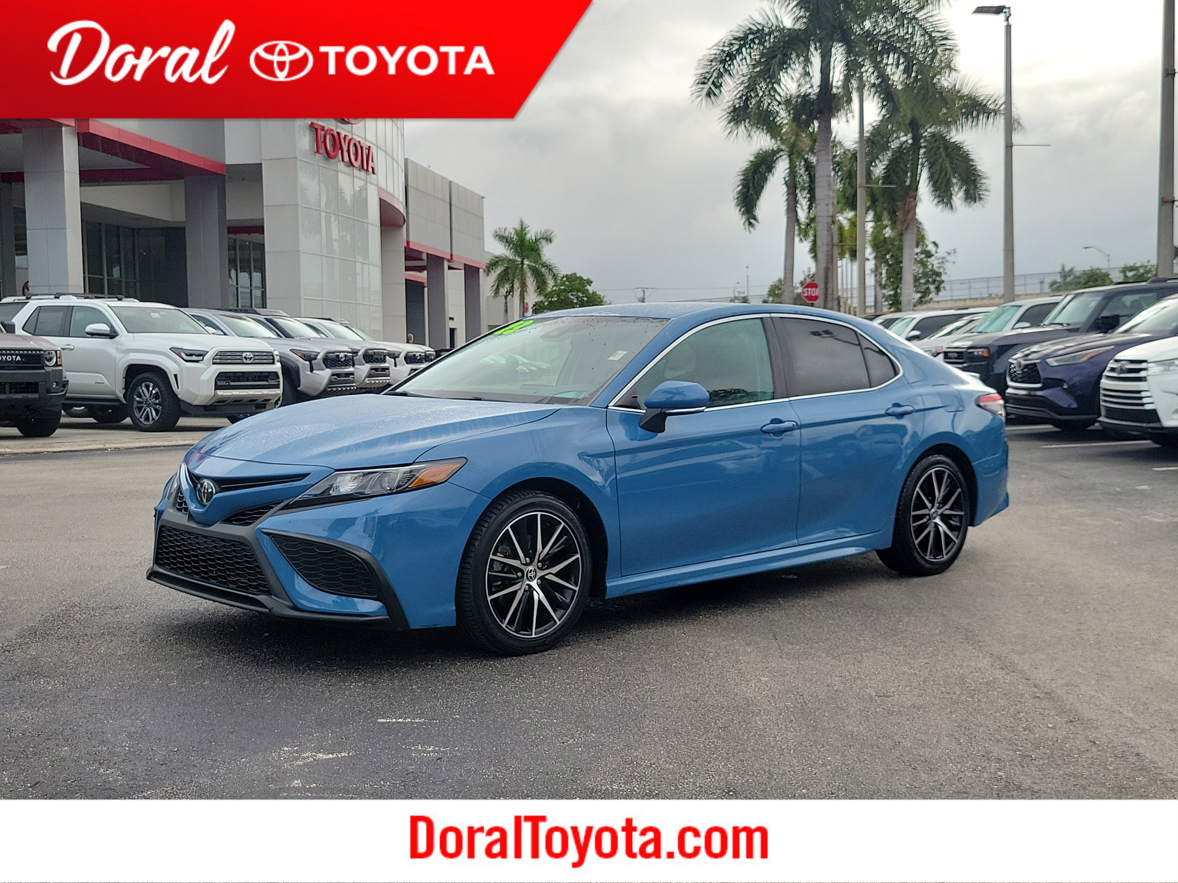 2023 Toyota Camry SE's photo