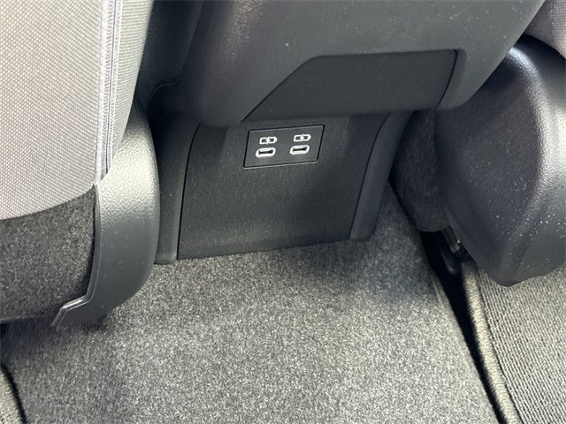 2025 Toyota Prius LE photo 13