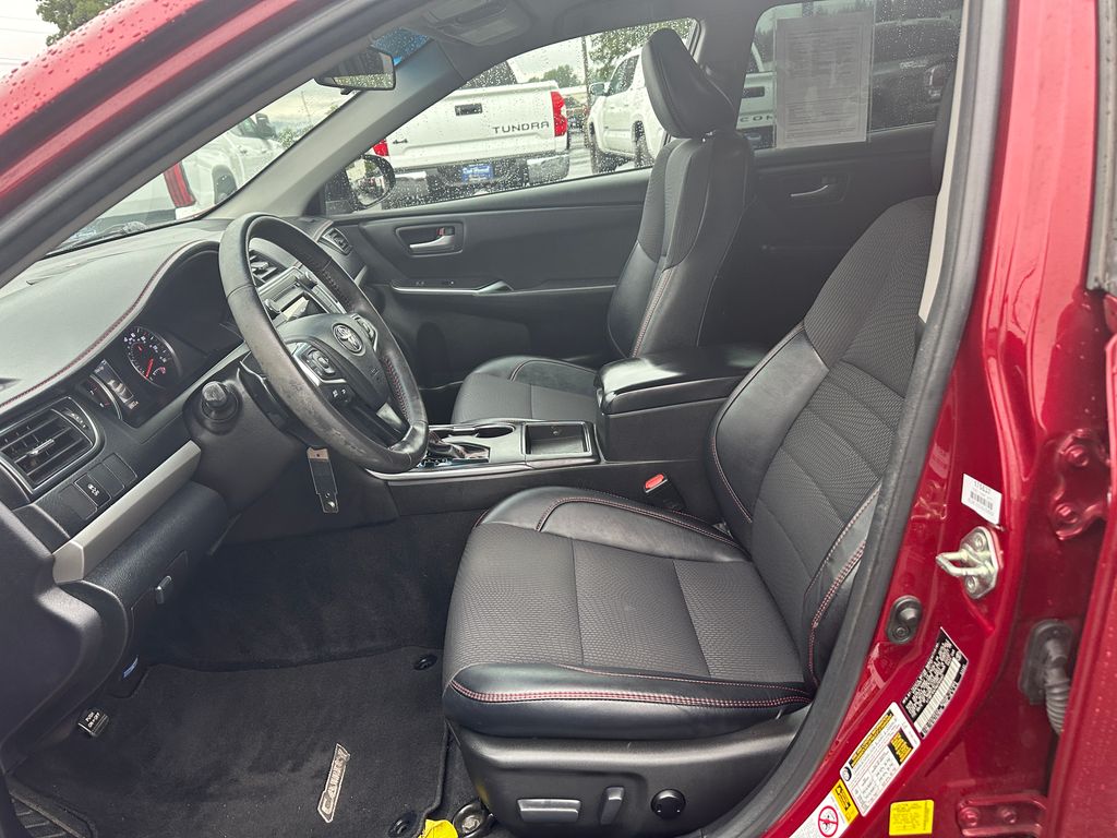 2017 Toyota Camry SE photo 10