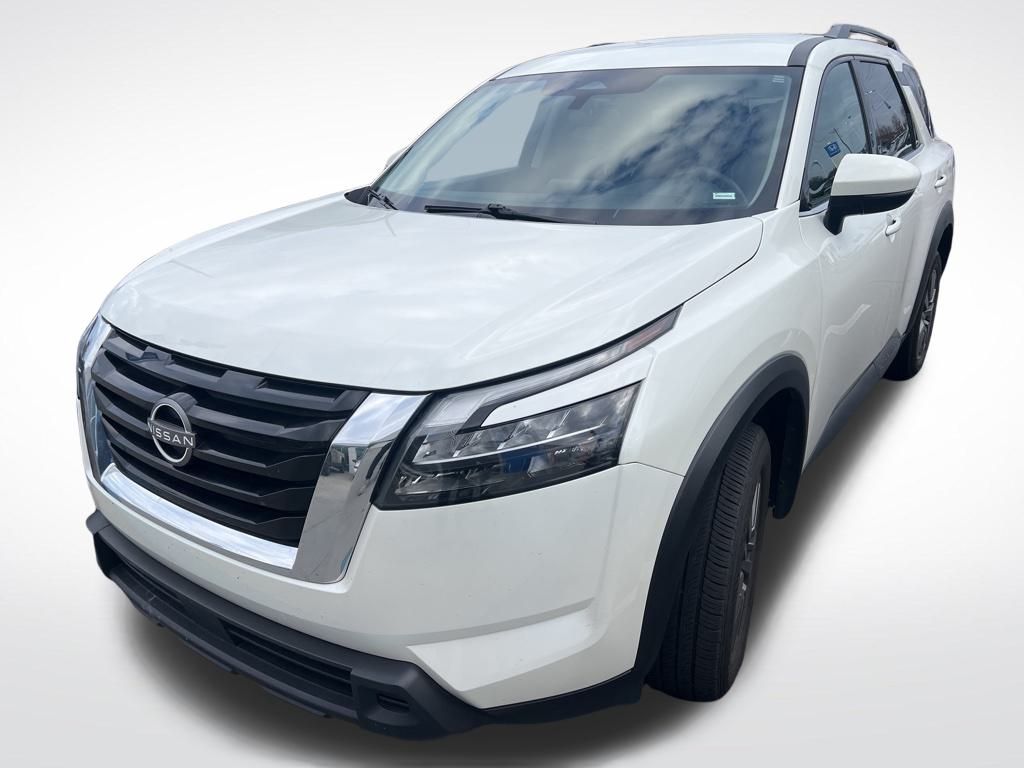 2024 Nissan Pathfinder SV's photo