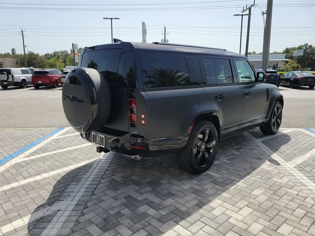 2025 Land Rover Defender 130 X-Dynamic SE photo 4