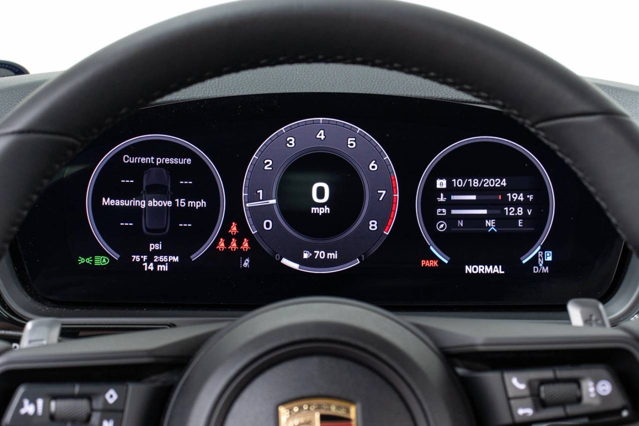 2025 Porsche Cayenne photo 17