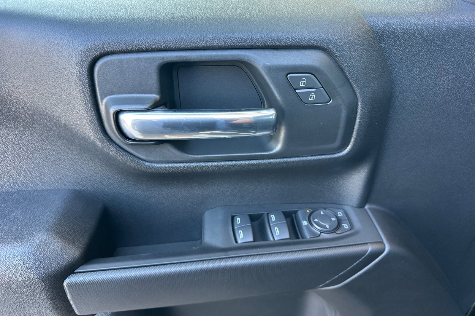 2025 Chevrolet Silverado 1500 Custom photo 11