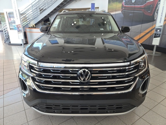 2024 Volkswagen Atlas SEL photo 3