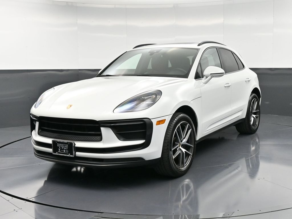 2022 Porsche Macan Base's photo