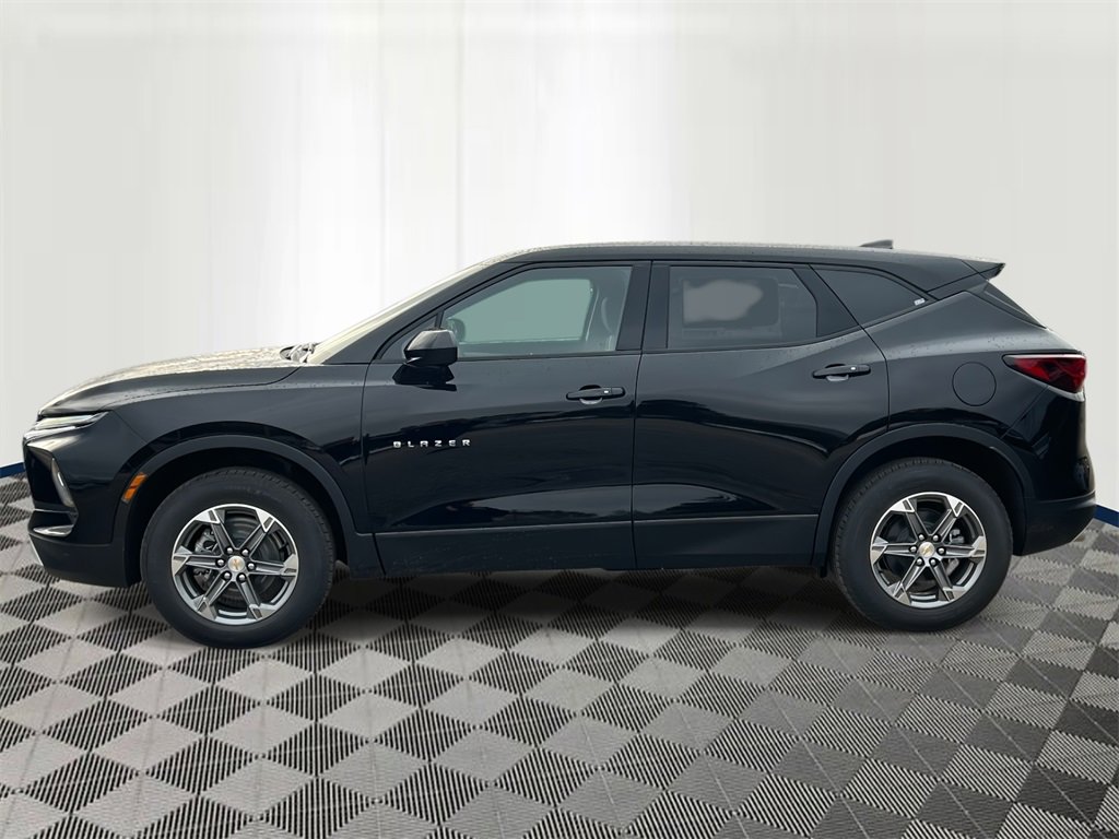 2025 Chevrolet Blazer 2LT photo 2