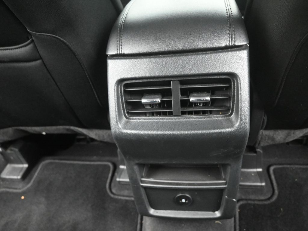 2023 Ford Edge SE photo 14