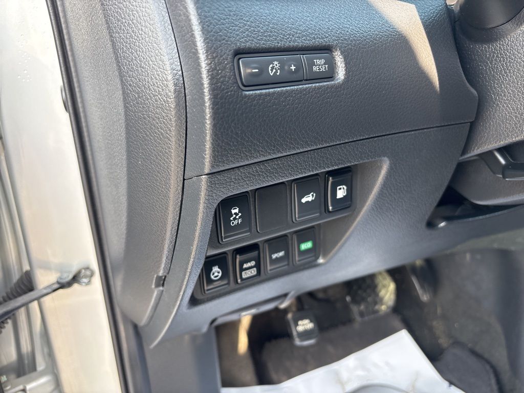 2018 Nissan Rogue SV photo 14
