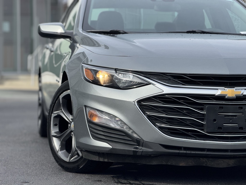 2023 Chevrolet Malibu 1LT photo 2