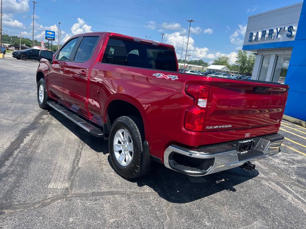 2021 Chevrolet Silverado 1500 LT photo 3