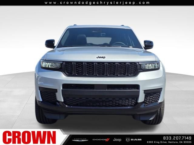 2025 Jeep Grand Cherokee Laredo Altitude photo 2