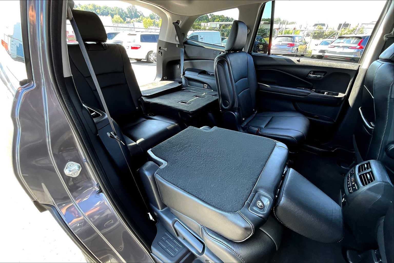 2021 Honda Pilot Touring photo 18