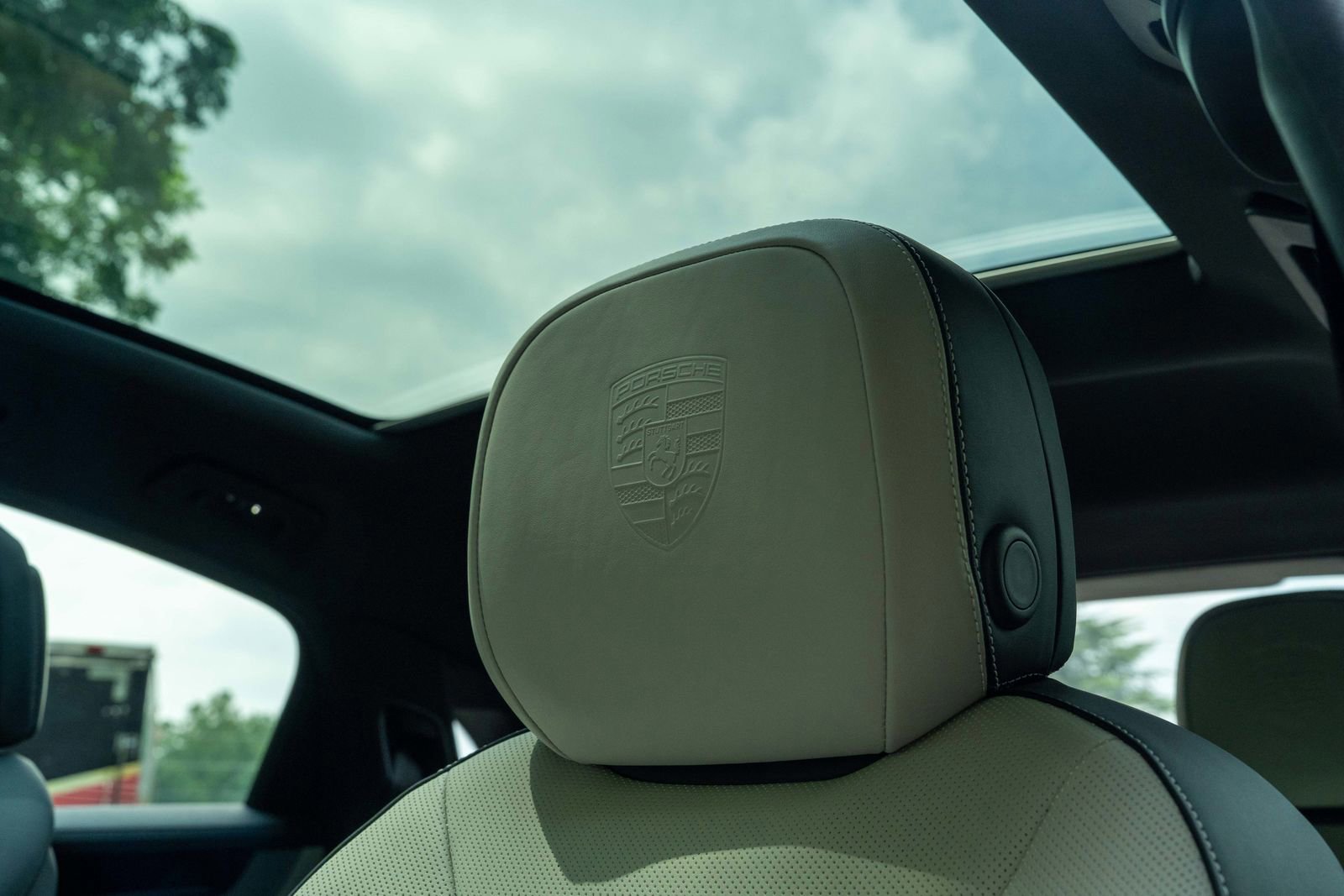 2025 Porsche Cayenne Base photo 31