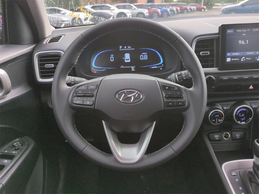 2025 Hyundai Venue SEL photo 13