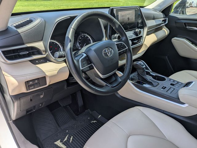 2023 Toyota Highlander XLE photo 8