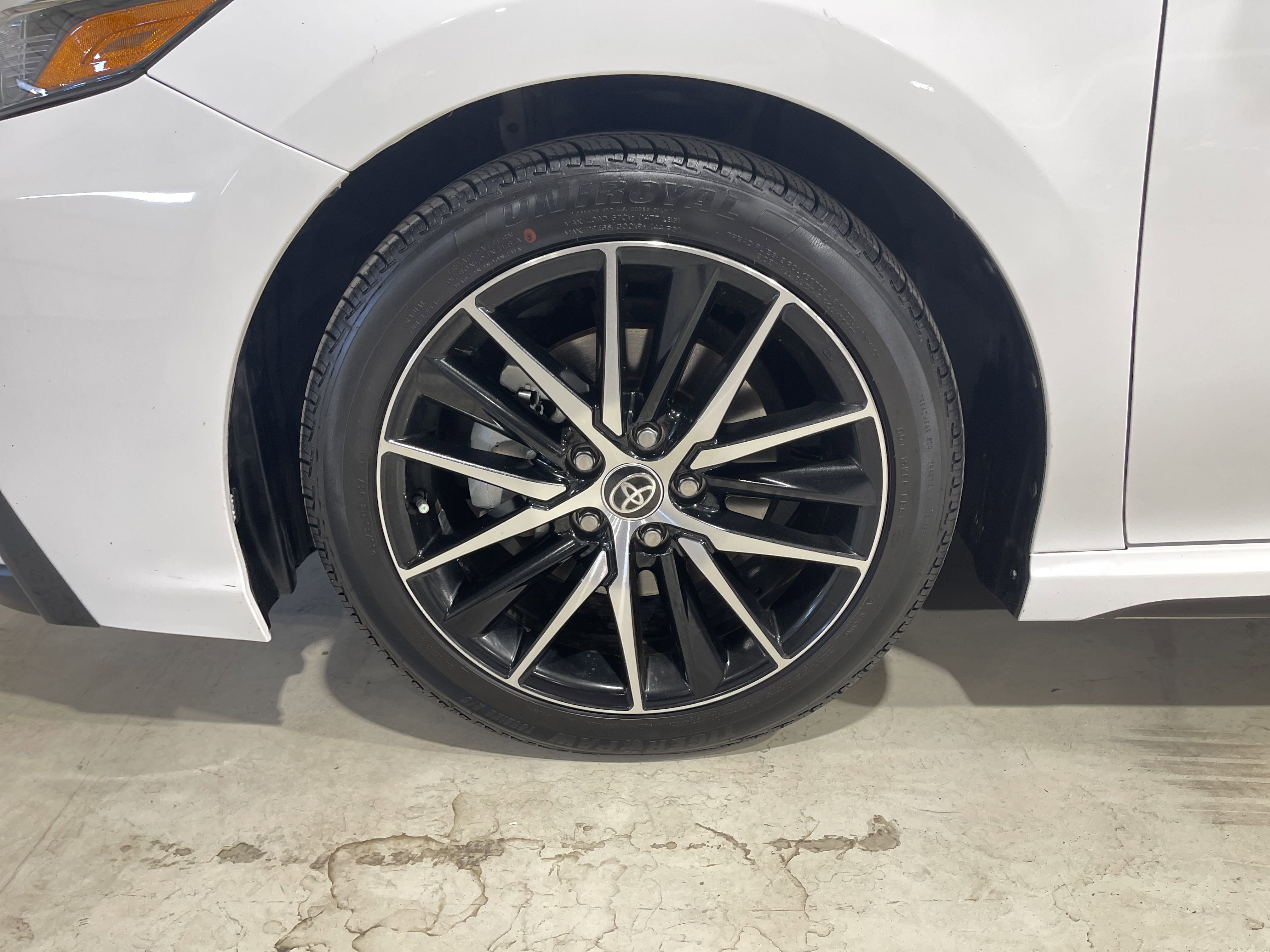 2022 Toyota Camry SE photo 8