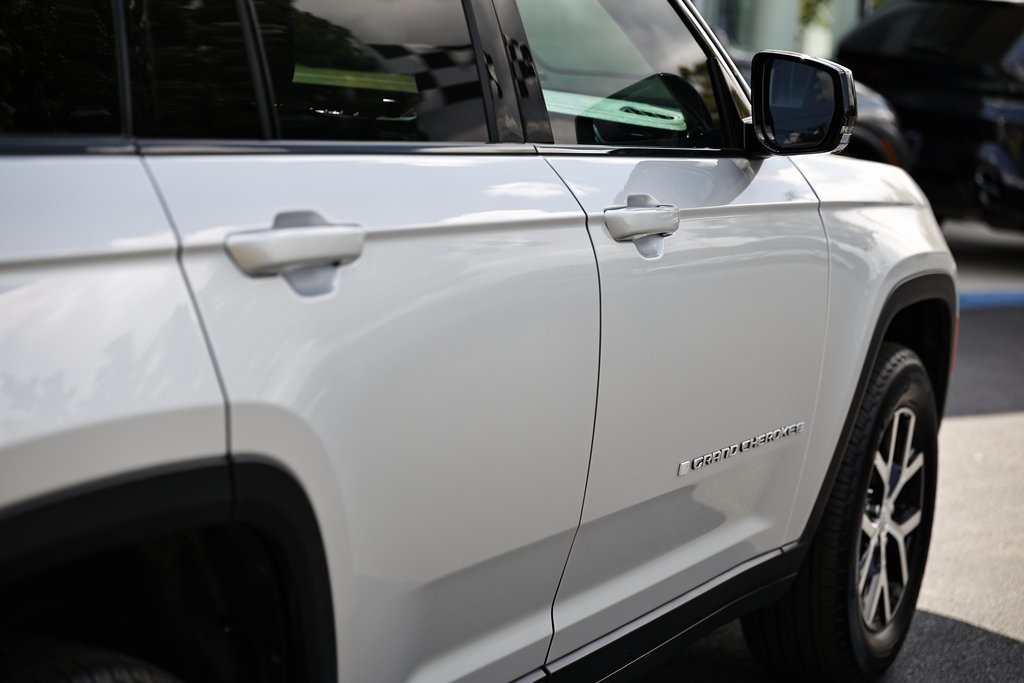 2025 Jeep Grand Cherokee Limited photo 4