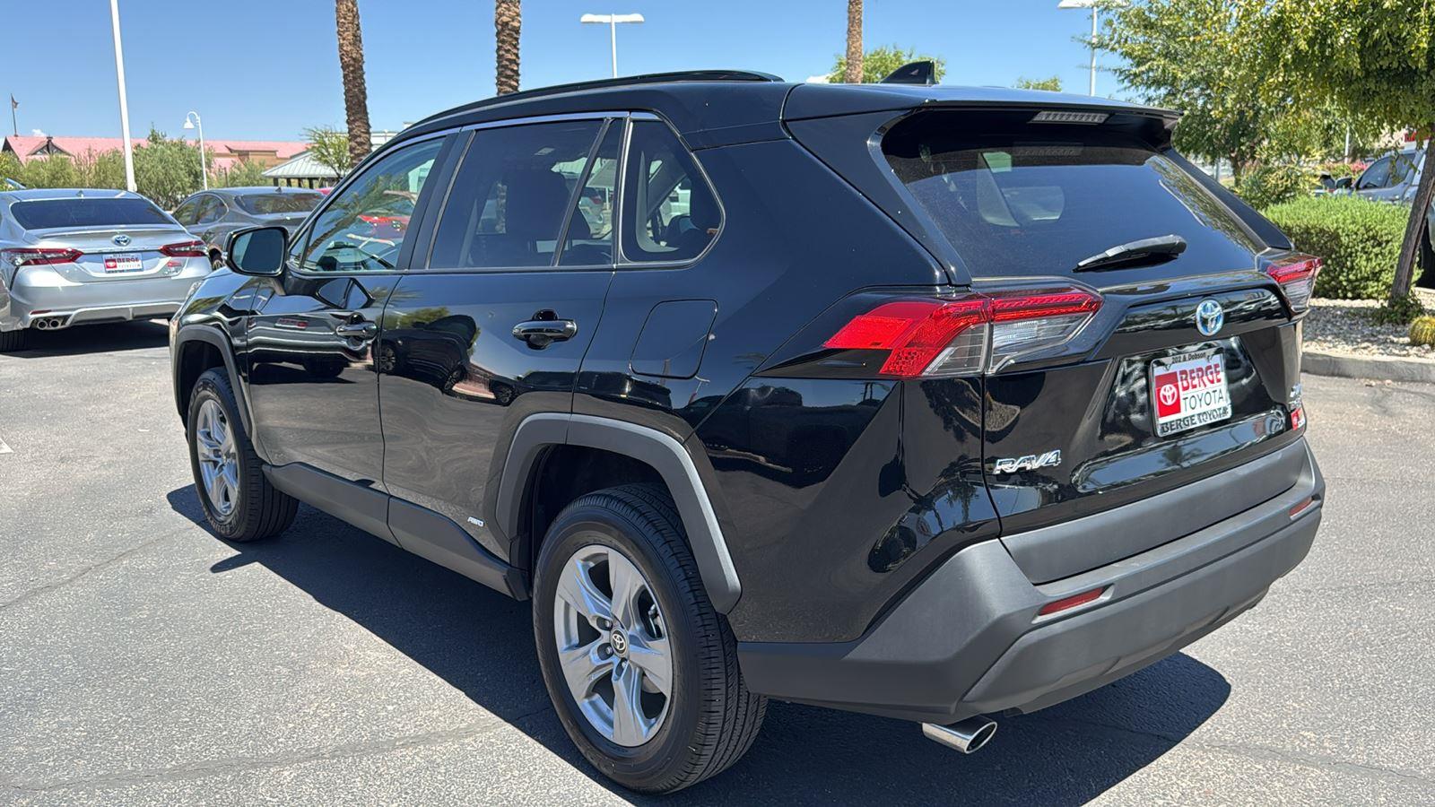 2022 Toyota RAV4 Hybrid XLE photo 3